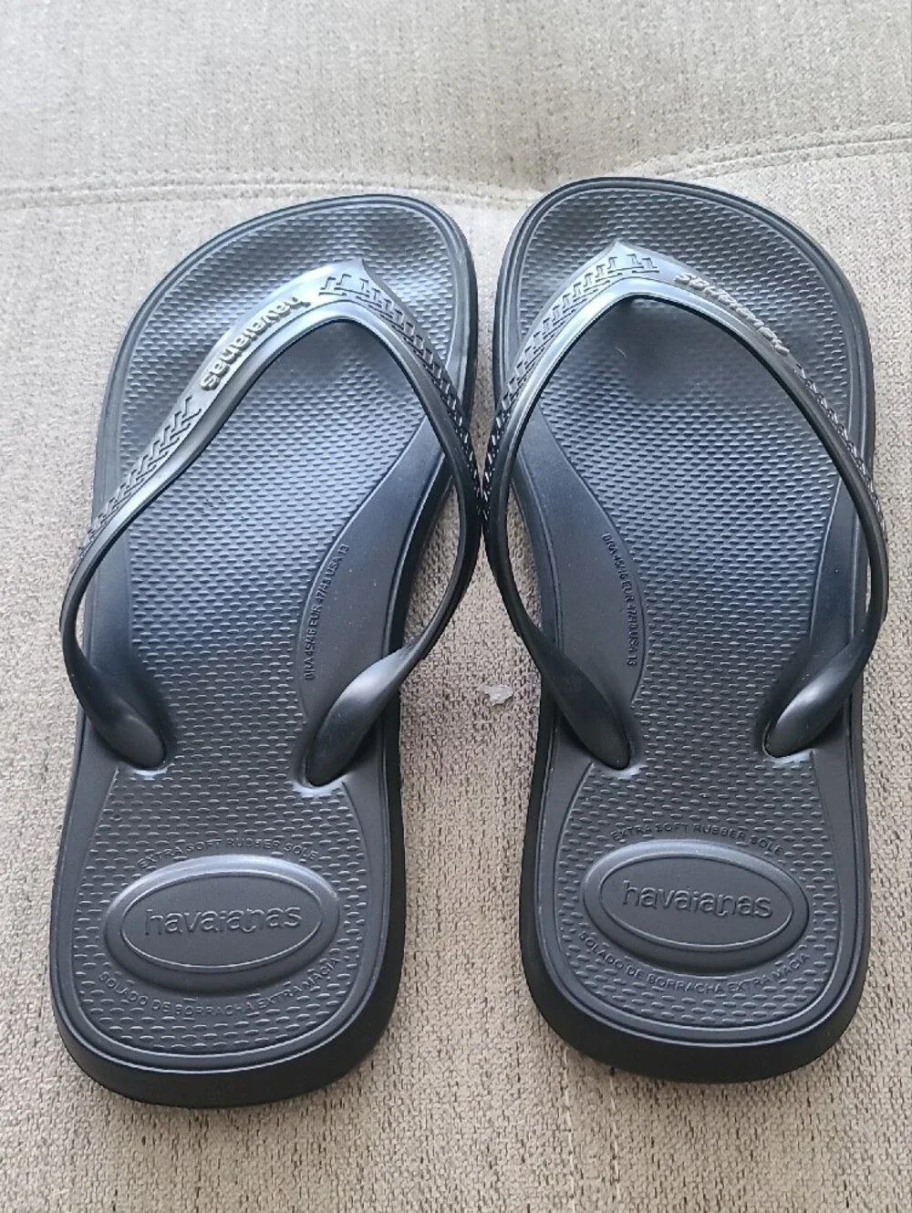 Havaianas Men’s Black Logo Thong Flip Flops